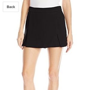 BCBG kilt skort